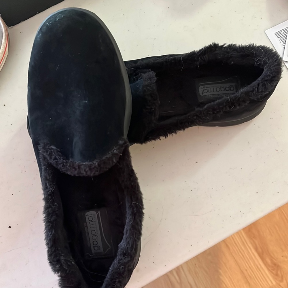 Skechers comfort slip ons, fur lined, suede outside, sz 10